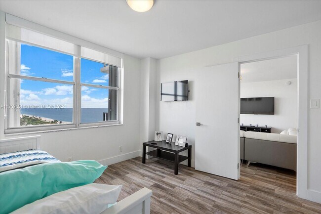 Building Photo - 2101 S Ocean Dr