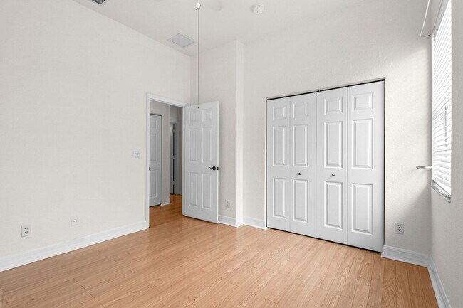 Building Photo - 4930 Bonsai Cir