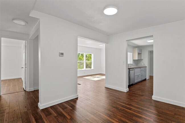 Building Photo - 5524 Dartmouth Ave