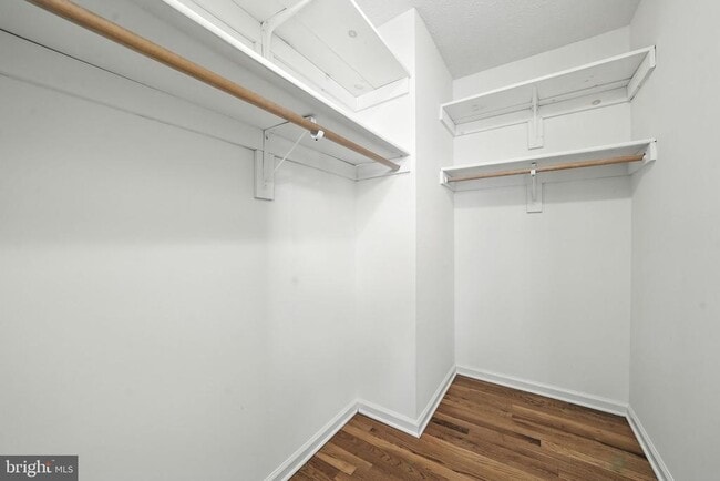 Building Photo - 18202 Macrae Ct