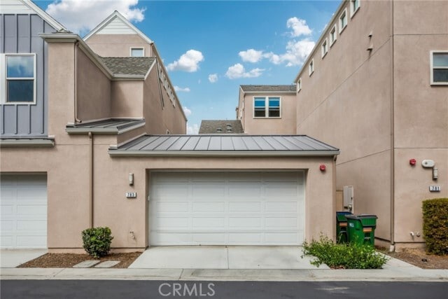 Building Photo - 783 Benchmark