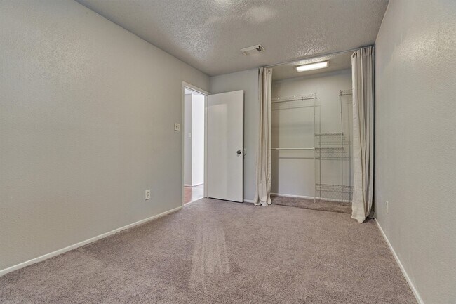 Building Photo - 23419 Summer Pine Dr