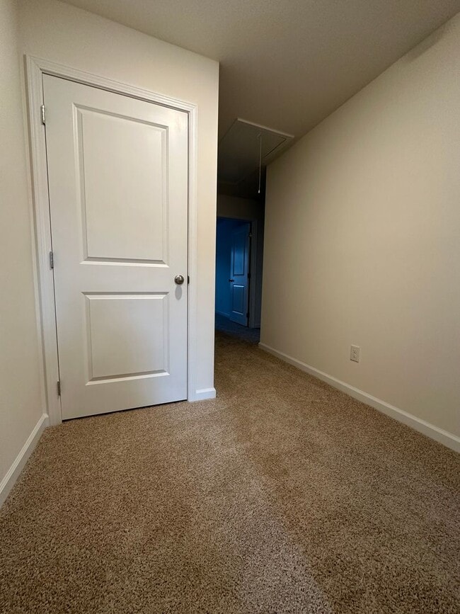 Building Photo - 3 Bedroom / 2.5 Bath Townhome Kingsport, TN