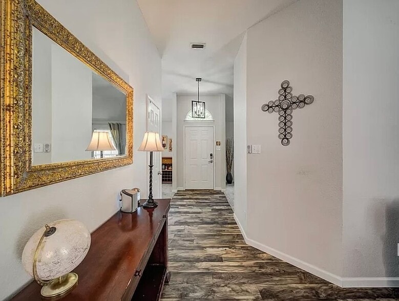 Building Photo - 5558 Mesa Verde Ct