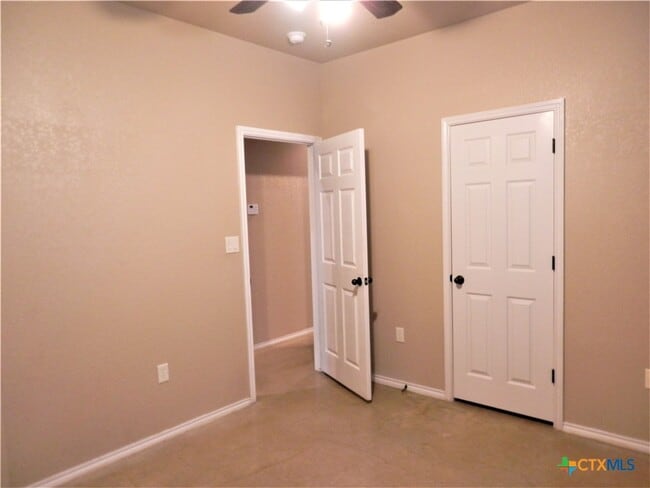 Building Photo - 1071 Carolyn Cove