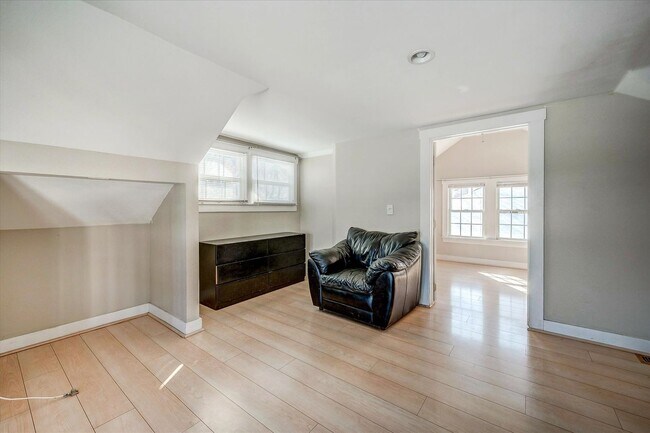 Building Photo - Monroe Duplex