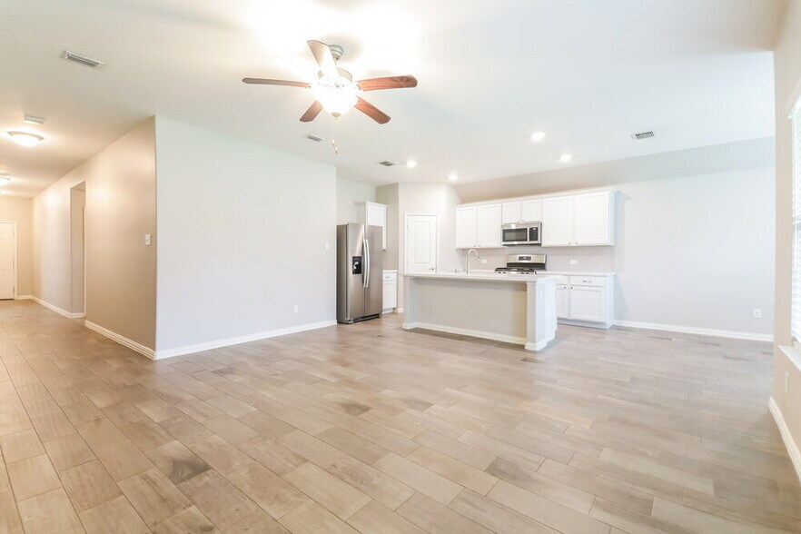 Building Photo - 922 Evergreen St