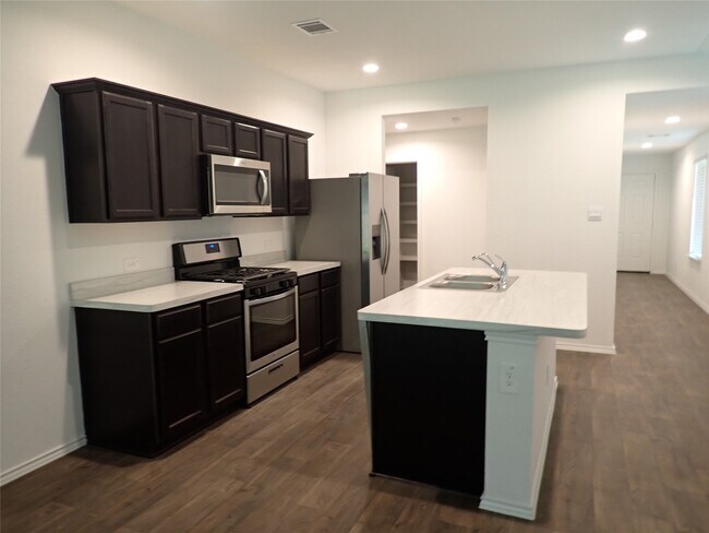 Building Photo - 14986 Cypress Holw Dr