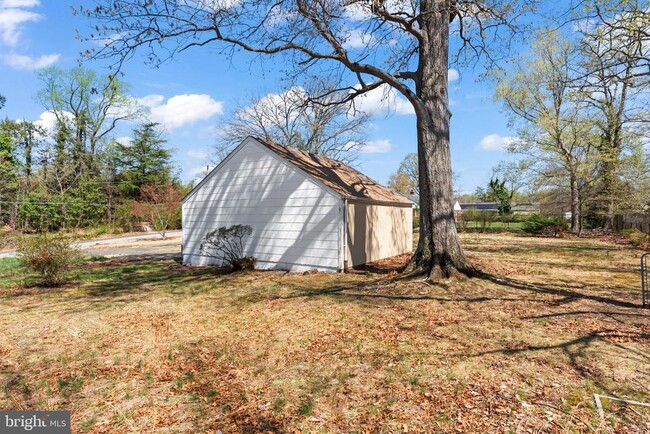 Building Photo - 5004 Barnaby Ln