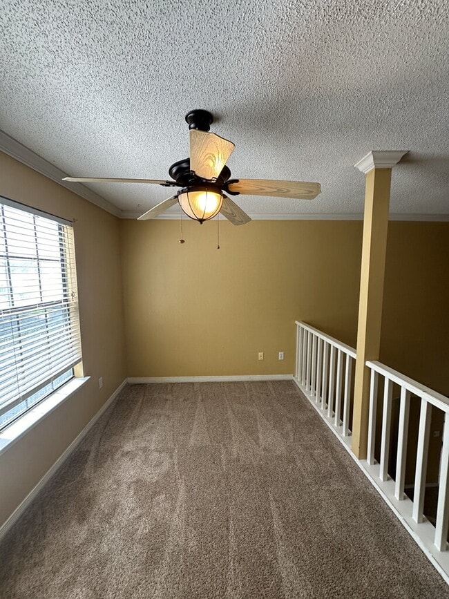 Building Photo - "Charming 3-Bedroom home with Florida room!"