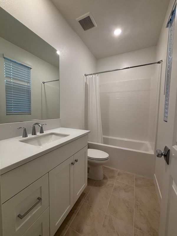 Building Photo - 501 Tamarind Way