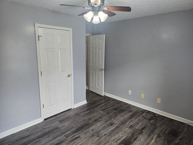 Building Photo - 1905 E Balsam Ct