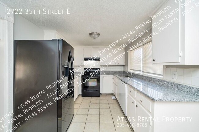 Building Photo - 2722 35th St E