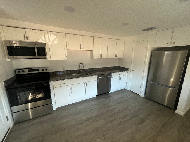 Building Photo - 4312 Mesa Dr