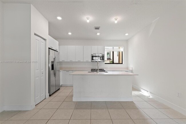Building Photo - 4612 NW 83rd Pkwy