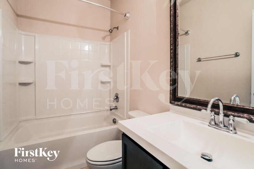 Building Photo - 522 Cantebury Park Ln