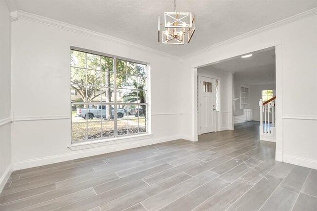 Building Photo - 3919 Fernglade Dr