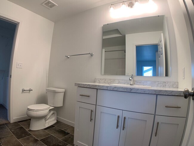 Building Photo - 3 Bed 2.5 Bath Single Family Home