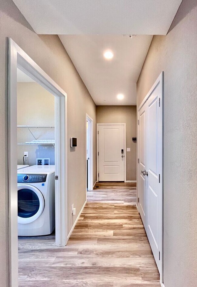 Building Photo - Charming Two-Story Home for Rent in the De...