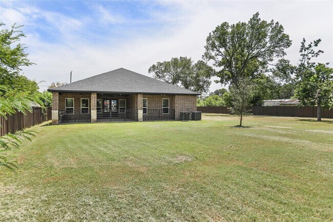 Building Photo - 6019 Shirley Ln