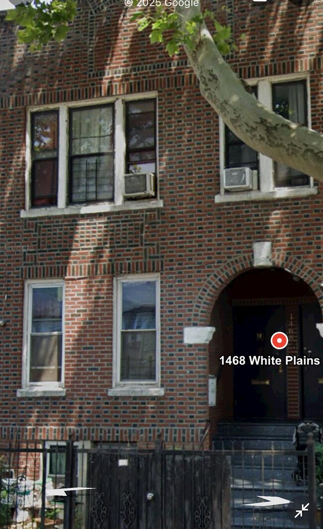 Primary Photo - 1468 White Plains Rd