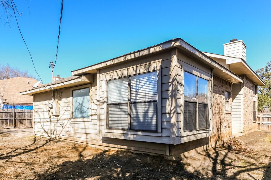 Building Photo - 910 Galaxy Dr