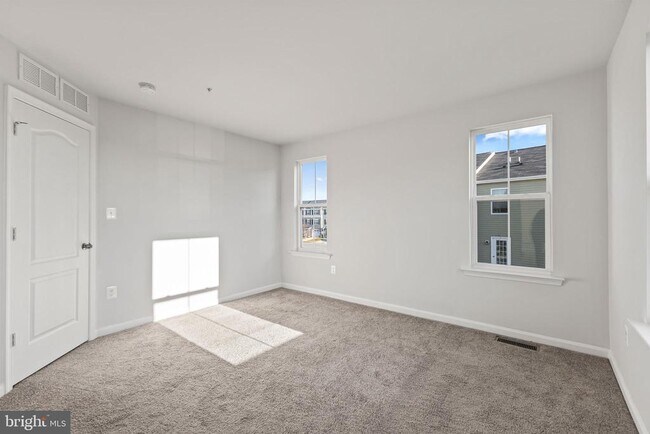 Building Photo - 64 Grant St