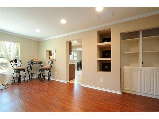 Building Photo - 6812 Syracuse Cove