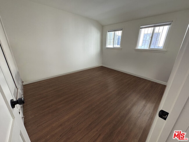 Building Photo - 1442 Ellsmere Ave