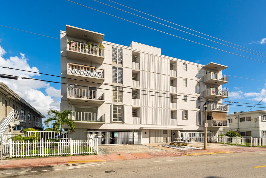 Building Photo - 8305 Crespi Blvd