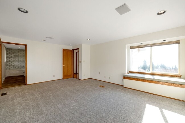 Building Photo - CLICK "REQUEST A TOUR" NOW!