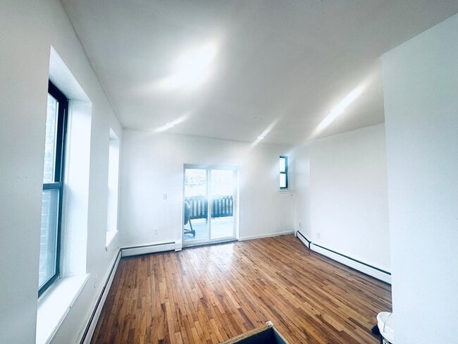 Building Photo - 336 4th St