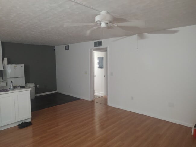 Building Photo - "$200 move in Special. Quite and Peaceful 2-Bed, 2-Bath Condo in Palm Harbor – 1070 Sq Ft."