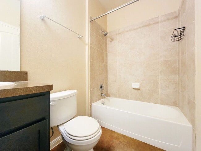 Building Photo - Nice 3/BR 2/BA – Cozy & Comfortable Living