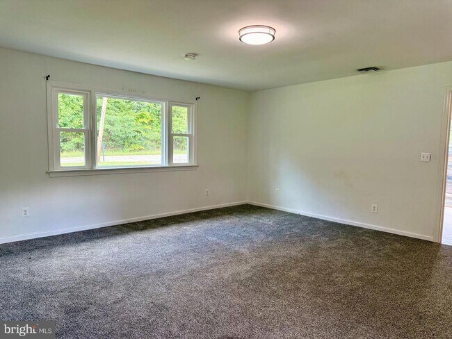 Building Photo - 5865 Websters Way