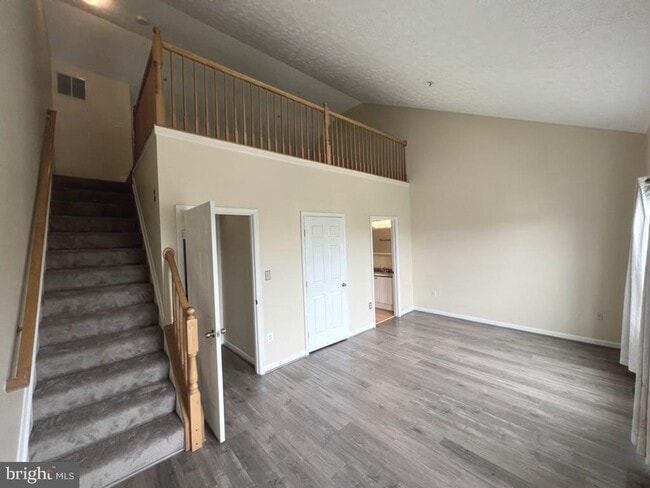 Building Photo - 7804 Creek Shore Way