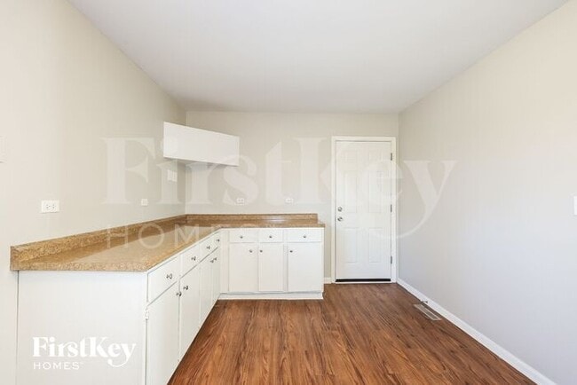 Building Photo - 760 Larkdale Row
