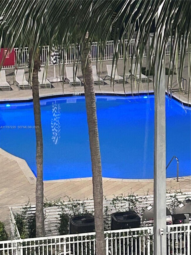 Building Photo - 2101 Brickell Ave