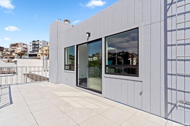 Building Photo - 4 Museum Way