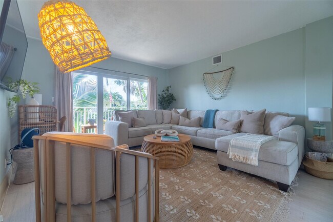 Building Photo - 6520 N Ocean Blvd