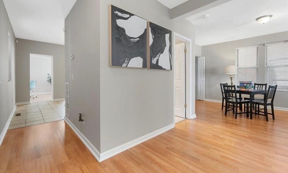 Building Photo - 3618 McRee Ave