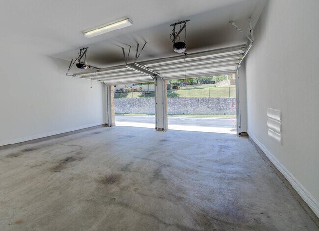 Building Photo - 403 Bellagio Dr