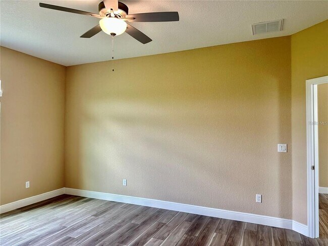 Building Photo - 13075 House Finch Rd
