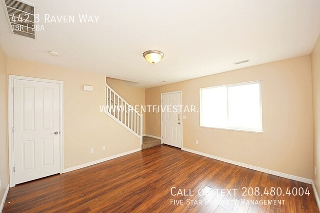 Building Photo - Townhome Available in Chubbuck! Visit rent...