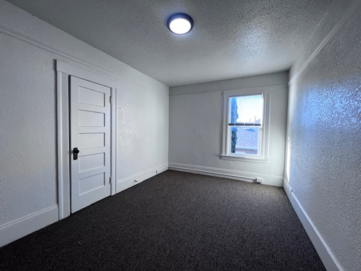 Building Photo - 709 32nd St