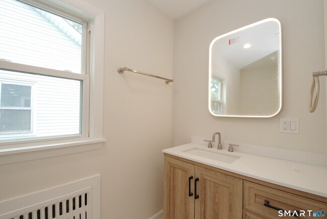 Building Photo - 306 Courtland Ave