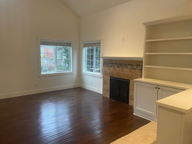 Building Photo - Desirable Langley Home Minutes From Downtowm!