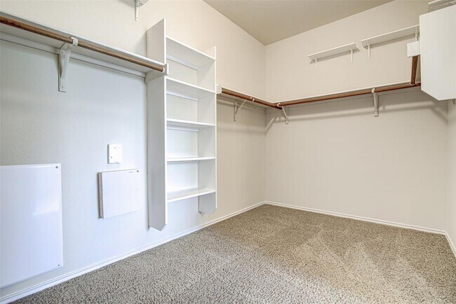 Building Photo - 1610 Greenside Dr