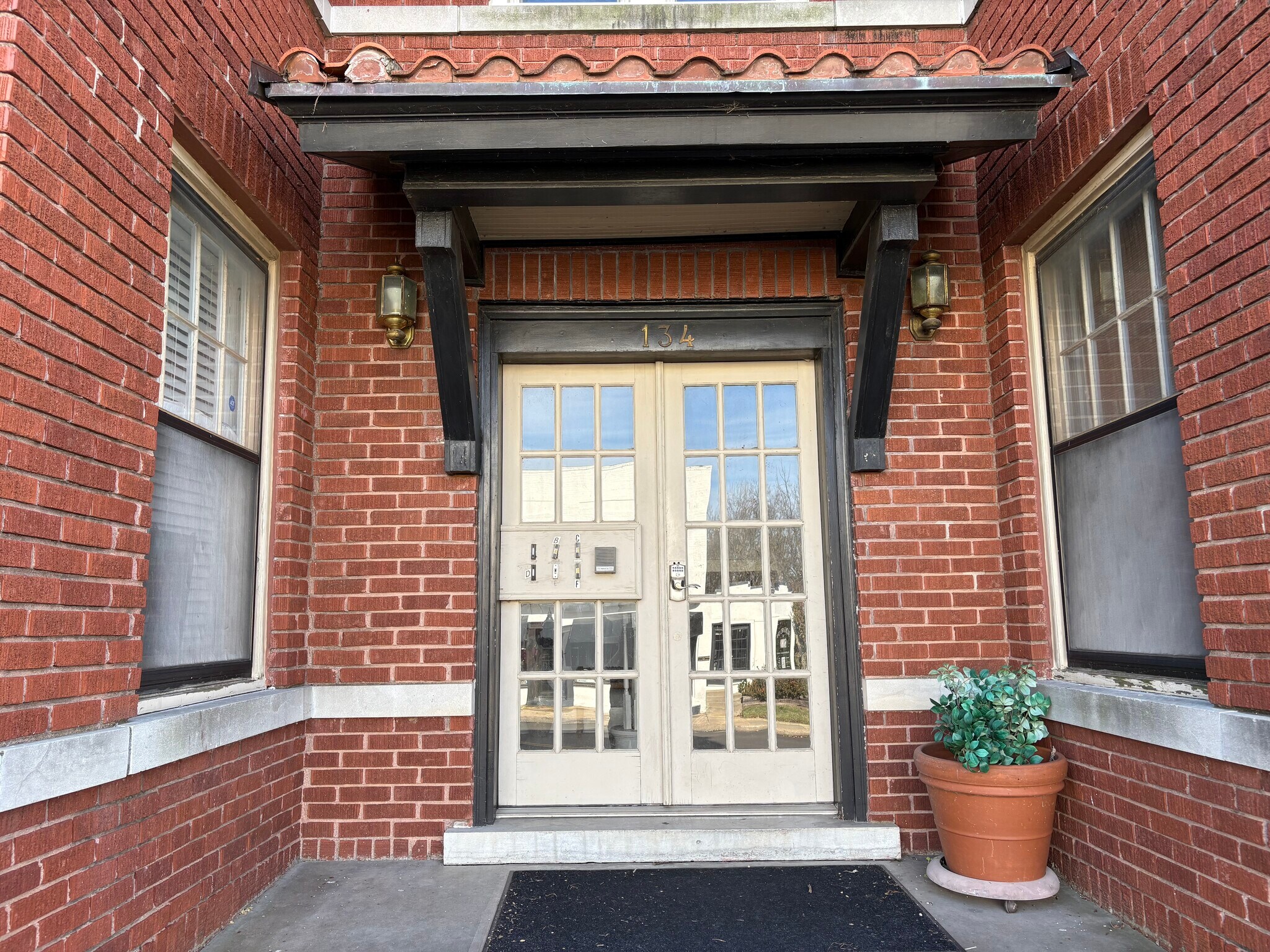 Building Photo - 134 E 18th St