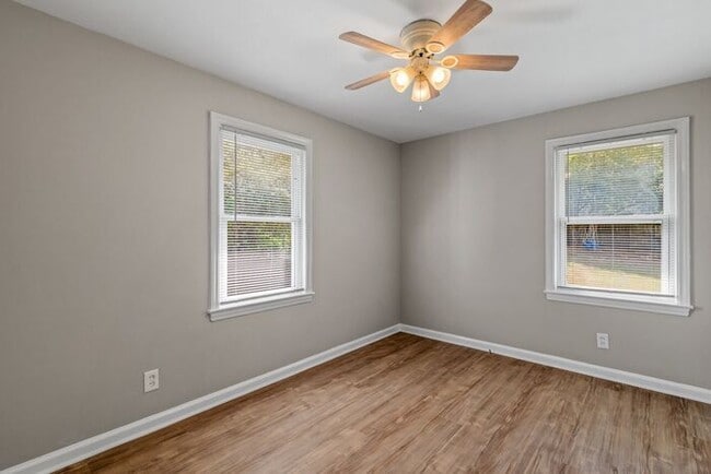 Building Photo - UNCG Area - Brick Duplex - Walk to Class!